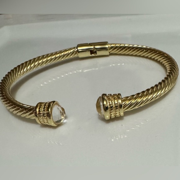 Gold Tone Cable Flex Cuff Clear Crystals on the ends! Stunning!NWOT - Picture 6 of 8